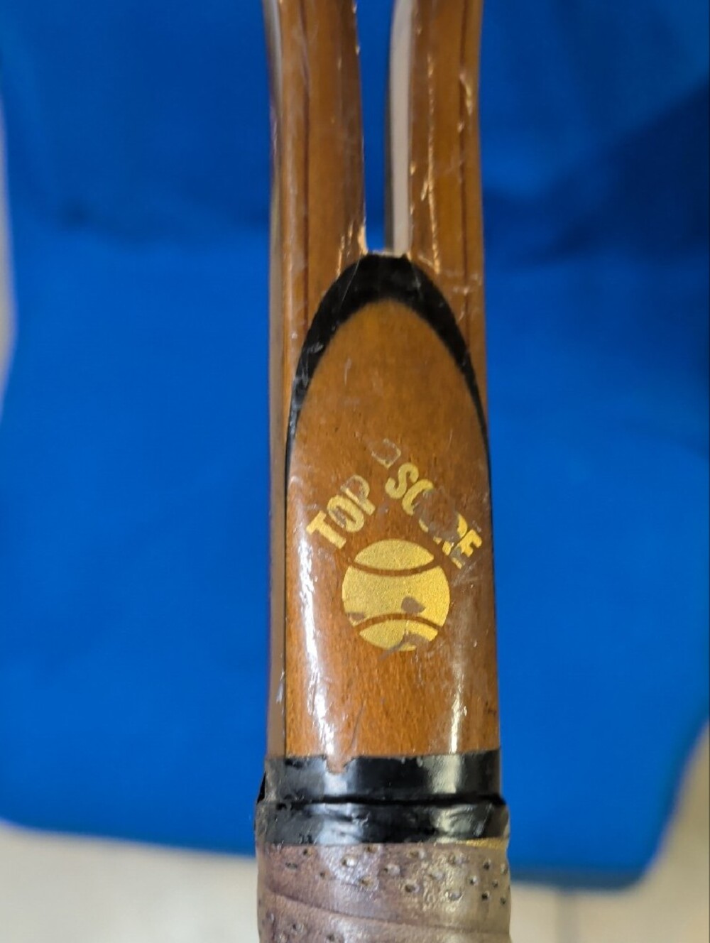 Head Wooden Tennis Racket in Brown with Red Strings - Picture 3 of 9